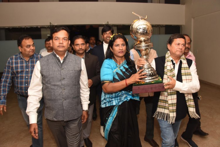 କିଟରେ ହକି ବିଶ୍ୱକପ୍‍ ଟ୍ରଫି, ଅଲିମ୍ପିଆନ୍‍ଙ୍କ ସମେତ ୧୫ହଜାର କ୍ରୀଡ଼ାବିତ୍‍ଙ୍କ ଉଚ୍ଛ୍ୱସିତ ସମ୍ବର୍ଦ୍ଧନା : Ommtv
