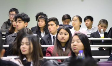 1000 Nepalese Students Return : Ommtv